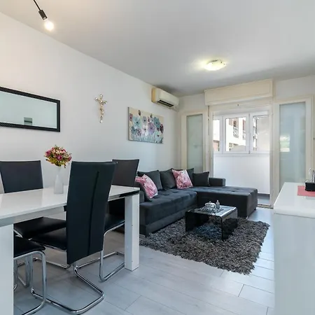 Helena Appartement *