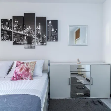 Helena Τρογκίρ