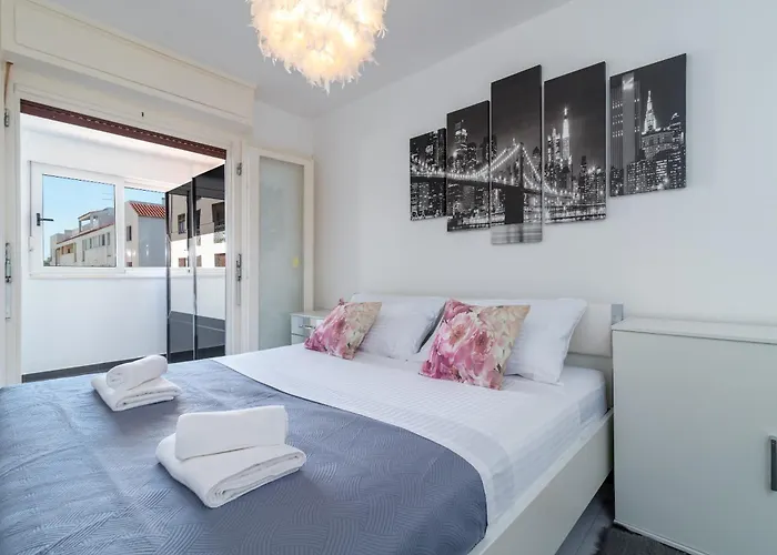 Helena * 特罗吉尔